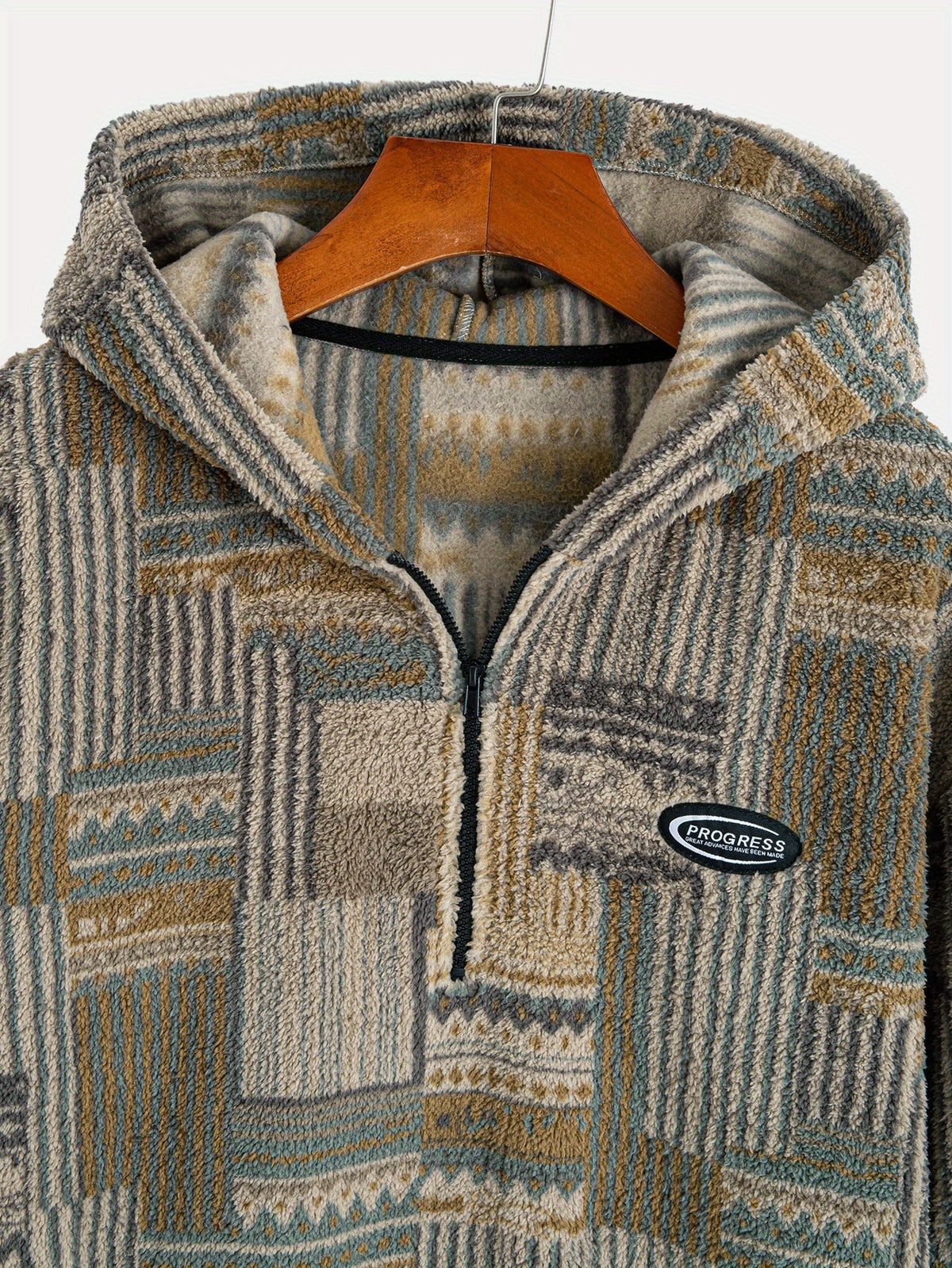 Emil – Bluza sherpa patchwork z kapturem i krótkim zamkiem – Oliwkowy patchwork (detal)