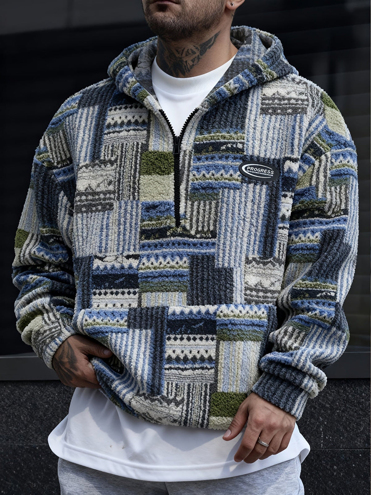 Emil – Bluza sherpa patchwork z kapturem i krótkim zamkiem – Niebieski patchwork (detal)