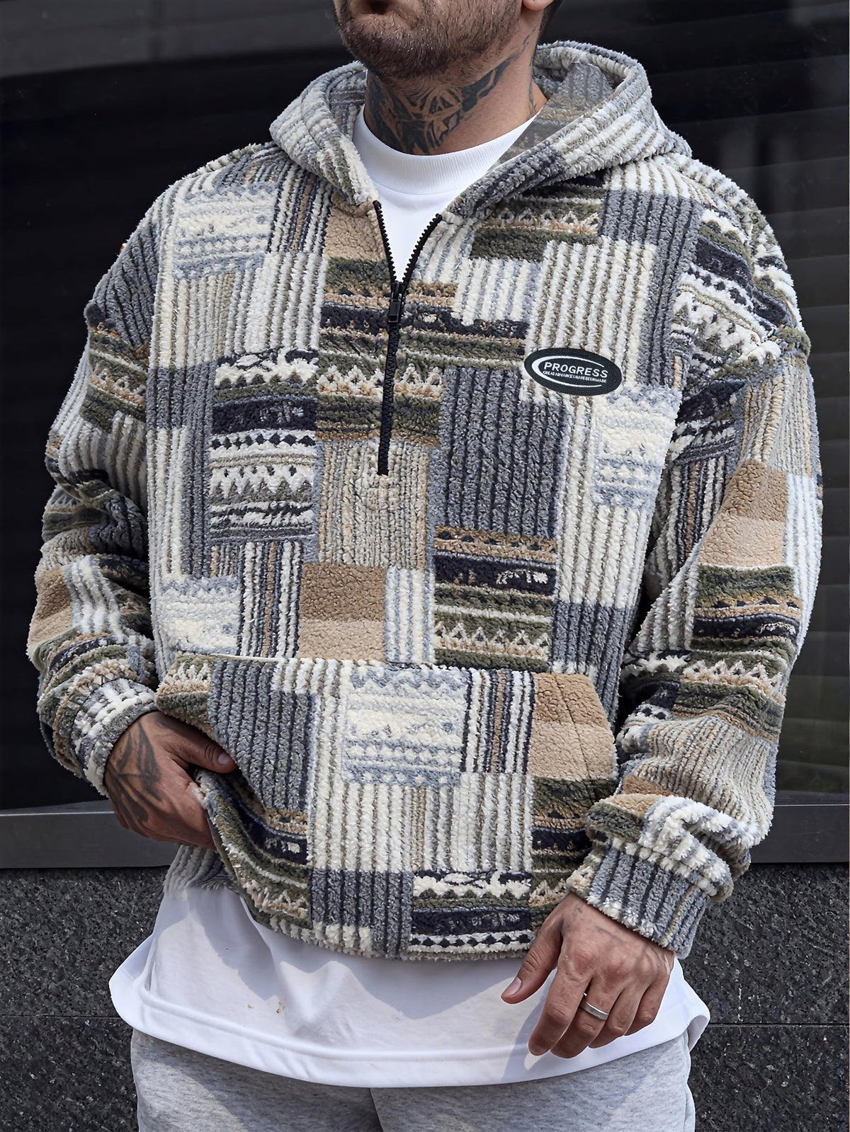 Emil – Bluza sherpa patchwork z kapturem i krótkim zamkiem – Khaki patchwork (detal)