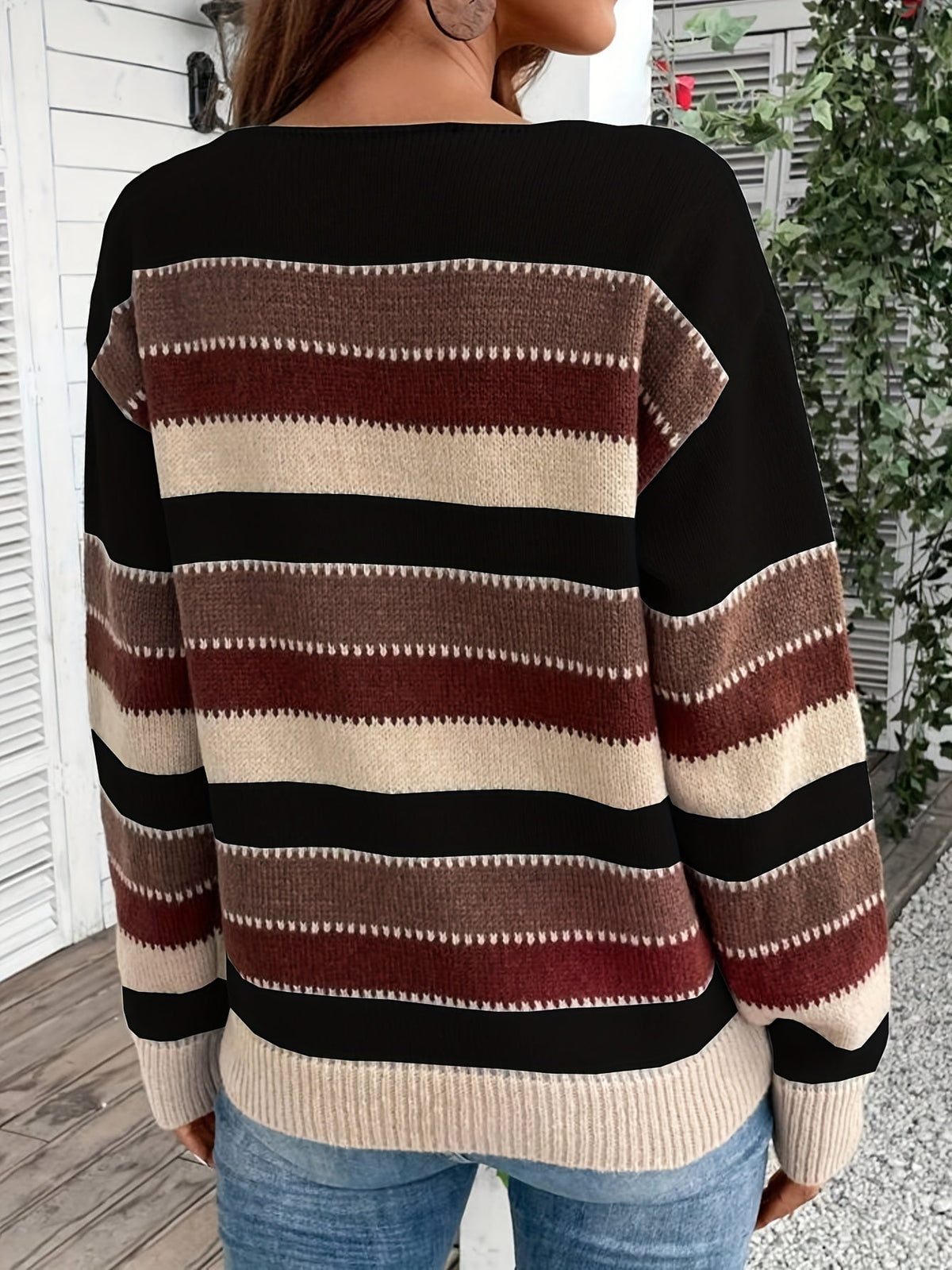 Hanna – Luźny sweter w wielokolorowe paski – Czarny wielokolorowy (detal)