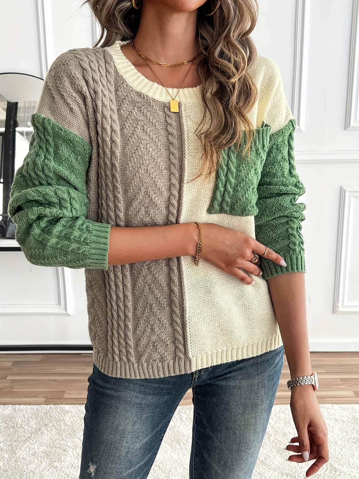 Lucyna – Sweter colour-block w warkocze z kieszonką – Szałwiowy mix (detal)