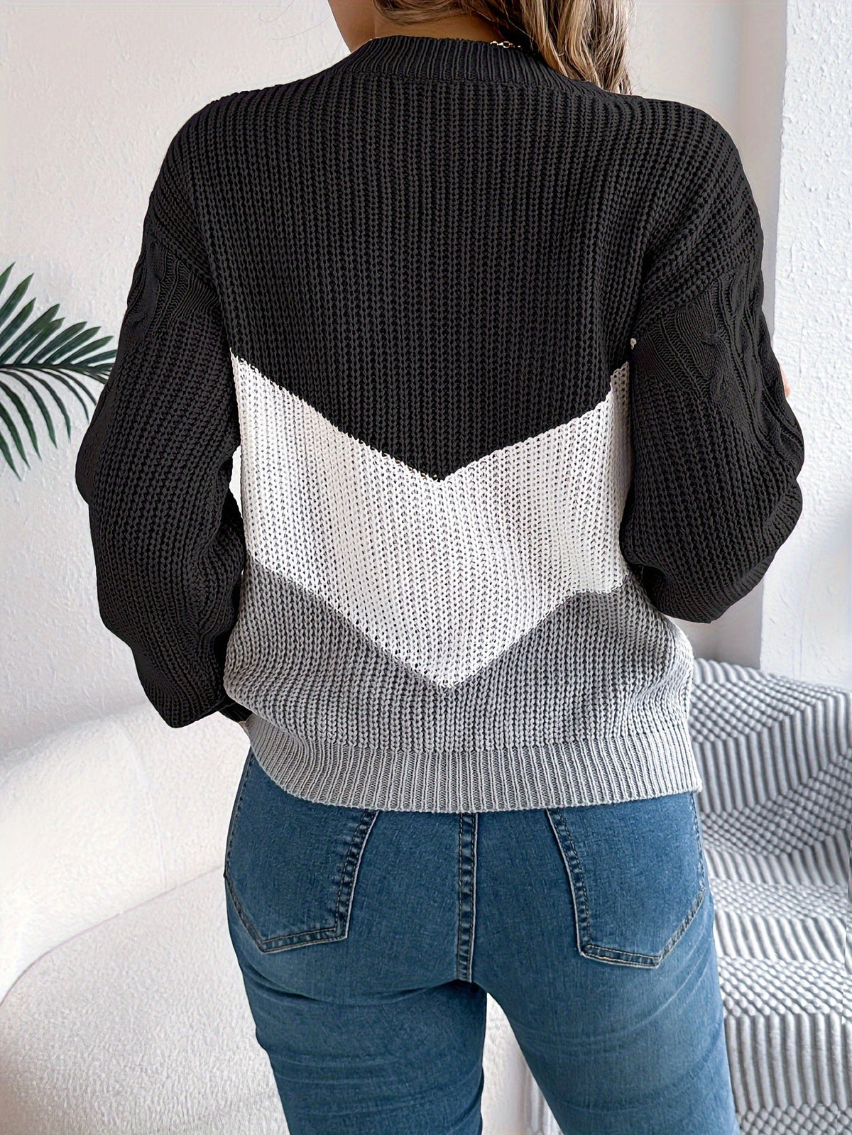 Teresa – Sweter z warkoczami i wzorem w szewrony – Czarny (detal)