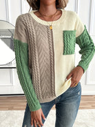 Lucyna – Sweter colour-block w warkocze z kieszonką – Szałwiowy mix (detal)
