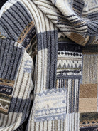 Emil – Bluza sherpa patchwork z kapturem i krótkim zamkiem – Khaki patchwork (detal)