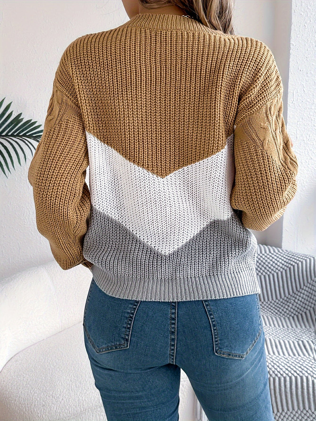 Teresa – Sweter z warkoczami i wzorem w szewrony – Karmelowy (detal)