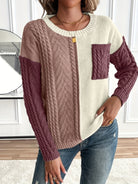 Lucyna – Sweter colour-block w warkocze z kieszonką – Śliwkowy mix (detal)