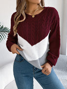 Teresa – Sweter z warkoczami i wzorem w szewrony – Bordowy (detal)