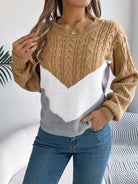Teresa – Sweter z warkoczami i wzorem w szewrony – Karmelowy (detal)