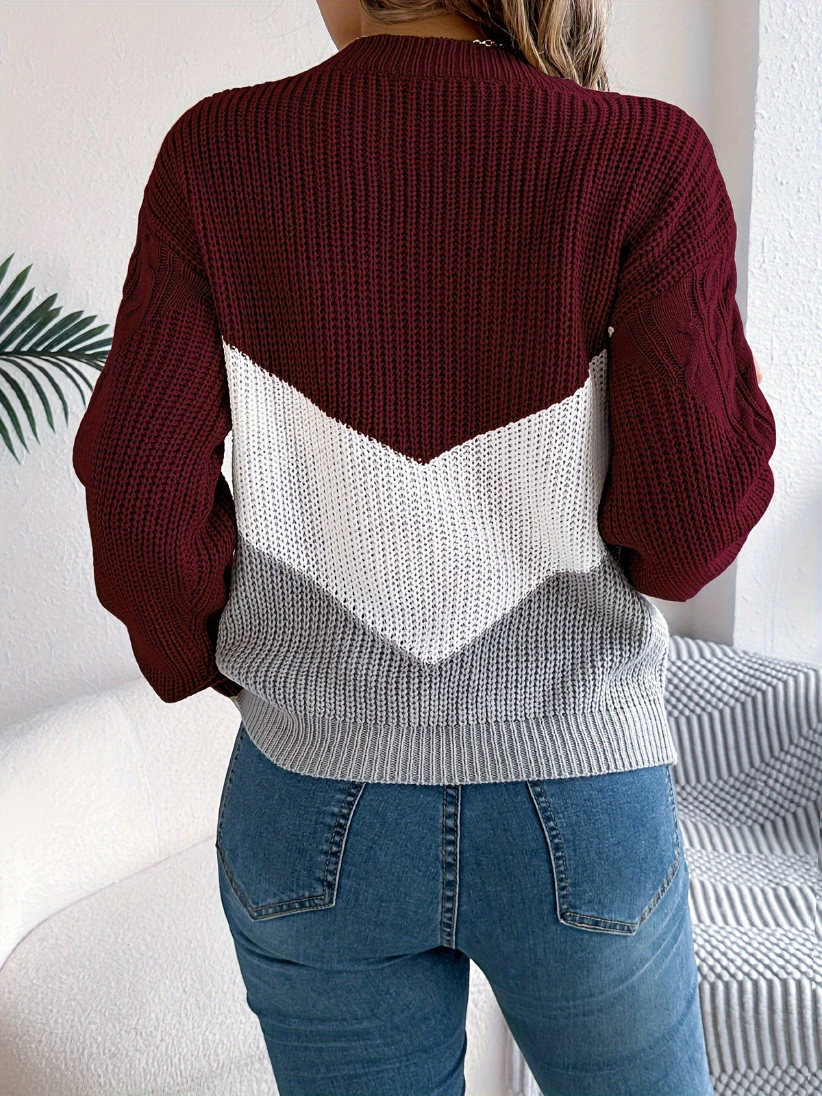 Teresa – Sweter z warkoczami i wzorem w szewrony – Bordowy (detal)