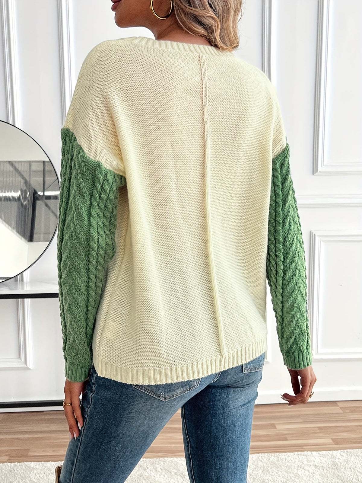 Lucyna – Sweter colour-block w warkocze z kieszonką – Szałwiowy mix (detal)