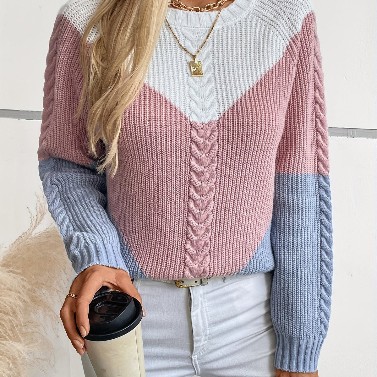 Paulina – Sweter colour-block w warkocze z rękawami raglanowymi – Różowo-niebieski